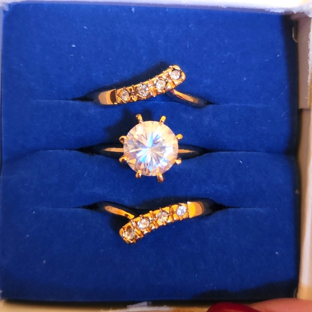 Solitaire Ring with Jacket Set - Size 5 Beautiful AVON set--BRAND NEW in BOX
